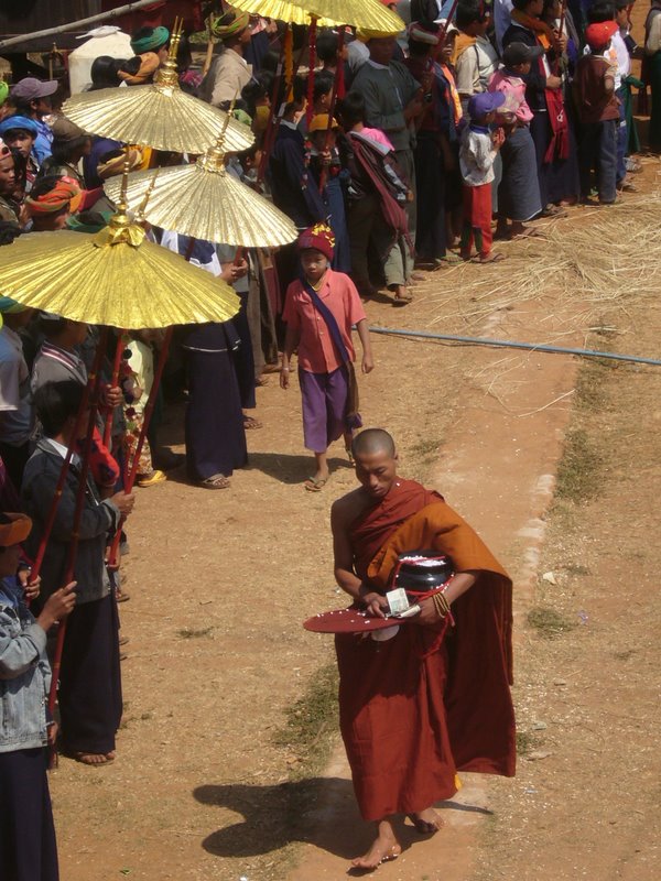 Travel - Myanmar - Kalaw Shan - Monks Enter The Monastery
